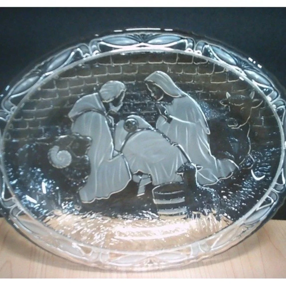 New In Box Mikasa Celebrations Nativity Plaque Complete W/ Display Stand